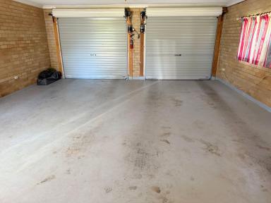 House For Sale - NSW - Moree - 2400 - BEST OF BOTH WORLDS - 4 ACRES IN TOWN  (Image 2)