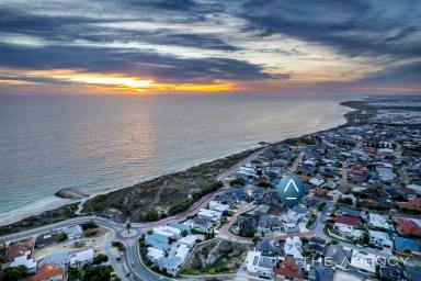 House For Sale - WA - Quinns Rocks - 6030 - Magnificent Coastal Residence With A Separate Modern 2 Bedroom Granny Flat  (Image 2)