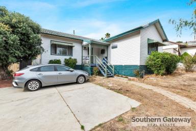 House For Sale - WA - Medina - 6167 - CHARMING MEDINA GEM!  (Image 2)