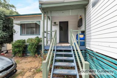 House For Sale - WA - Medina - 6167 - CHARMING MEDINA GEM!  (Image 2)