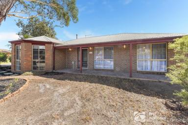 House Leased - VIC - Cranbourne - 3977 - Charming Family Home in the Heart of Cranbourne  (Image 2)