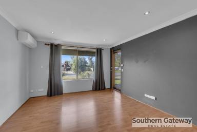 House For Sale - WA - South Lake - 6164 - PERFECTLY POSITIONED NEAR PARKS, FREEWAY & COAST  (Image 2)