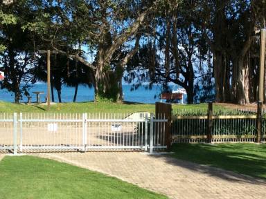 House For Sale - QLD - Picnic Bay - 4819 - PRIME BEACHFRONT OPPORTUNITY.  (Image 2)