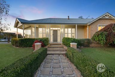 House For Sale - VIC - Somerville - 3912 - Family Excellence Wrapped in Timeless Charm  (Image 2)
