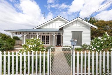 House For Sale - NSW - Temora - 2666 - CHARM & SPACE  (Image 2)