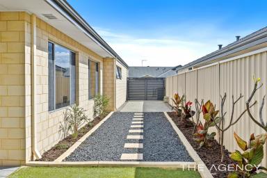 House For Sale - WA - Meadow Springs - 6210 - A Modern Masterpiece – Stylish, Low-Maintenance and So Convenient!  (Image 2)
