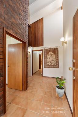 House For Sale - WA - Booragoon - 6154 - CLASSIC BOORAGOON FAMILY HOME CORNER SUBDIVISABLE BLOCK  (Image 2)