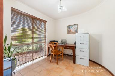 House For Sale - WA - Booragoon - 6154 - CLASSIC BOORAGOON FAMILY HOME CORNER SUBDIVISABLE BLOCK  (Image 2)
