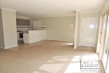 Unit For Lease - VIC - Kennington - 3550 - Well maintained two bedroom unit in a prime location  (Image 2)