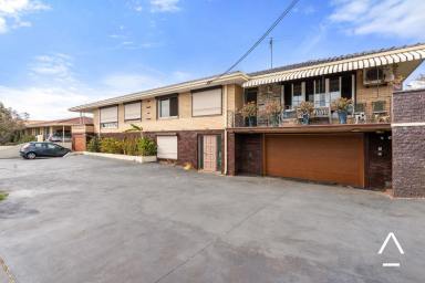 House For Sale - WA - Hamilton Hill - 6163 - WELL HERE IS ONE. ... OR IS IT TWO?  (Image 2)