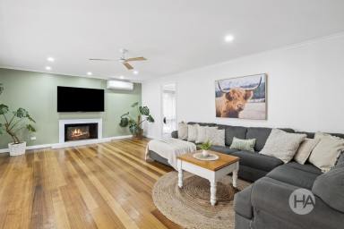House For Sale - VIC - Bittern - 3918 - Light Filled Living in a Prime Location  (Image 2)