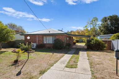 House For Sale - VIC - Euroa - 3666 - An Immaculate Brick Veneer Residence  (Image 2)
