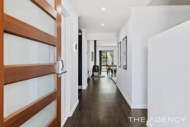 House For Sale - WA - Meadow Springs - 6210 - Luxury Living on the Green: A Spectacular Modern Masterpiece with Golf Course Views  (Image 2)