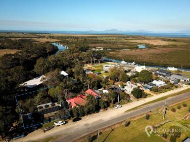 House For Sale - VIC - Port Franklin - 3964 - COTTAGE BY THE WATER  (Image 2)