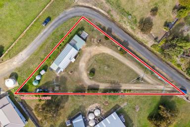 House For Sale - TAS - Nubeena - 7184 - Versatile Home on a Sprawling Block in the Heart of Nubeena  (Image 2)