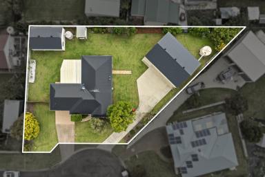 House For Sale - QLD - Westbrook - 4350 - Stylish Family Home on BIG Block + BIG Sheds  (Image 2)