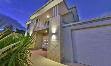 House For Lease - WA - Burns Beach - 6028 - LUXURY FAMILY HOME 5 x 3 + STUDY (6th Bedroom) + SWIMMING POOL + SPA + Theatre + Decked Outdoor Entertainment Area.  (Image 2)