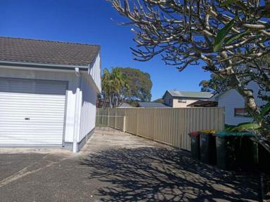 House For Lease - NSW - Forster - 2428 - Three bedroom home in great location  (Image 2)