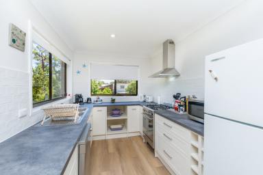 House For Lease - NSW - Sanctuary Point - 2540 - Fully furnished 4 Bedroom Waterfront  (Image 2)