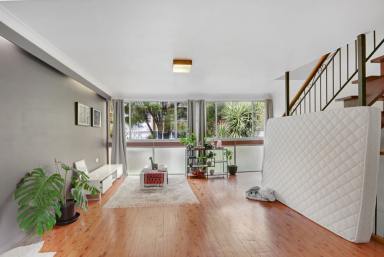 Unit For Lease - QLD - East Toowoomba - 4350 - Multi-Level Unit in Leafy East Toowoomba  (Image 2)