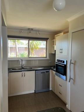 House For Lease - VIC - Paynesville - 3880 - COSY FAMILY HOME IN QUIET COURT YARD LOCATION  (Image 2)