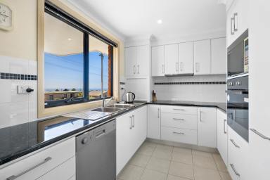 Unit For Sale - TAS - Upper Burnie - 7320 - QUALITY VILLA UNIT, BEAUTIFULLY PRESENTED  (Image 2)