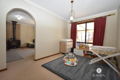 House For Sale - VIC - Beechworth - 3747 - GREAT LOCATION  (Image 2)