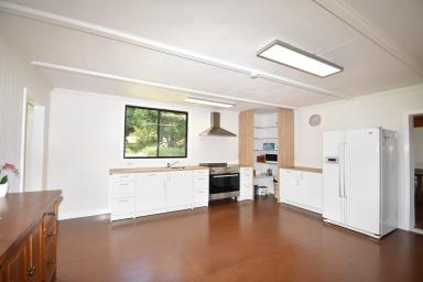 House For Lease - VIC - Chiltern - 3683 - SEMI-OFF-GRID HOME  (Image 2)