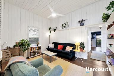 House For Sale - QLD - Childers - 4660 - BEAUTIFULLY RENOVATED COLONIAL COTTAGE  (Image 2)