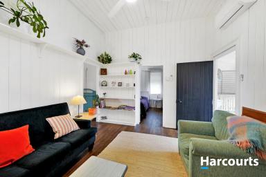 House For Sale - QLD - Childers - 4660 - BEAUTIFULLY RENOVATED COLONIAL COTTAGE  (Image 2)