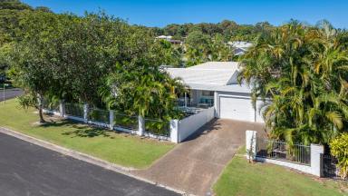 House For Sale - QLD - Rainbow Beach - 4581 - Renovated | Returning on Airbnb | Corner block  (Image 2)