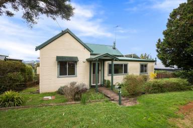 House For Sale - NSW - Dorrigo - 2453 - 1011sqm Block with Rear Lane Access and a Spacious Charming Home  (Image 2)