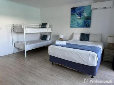 Studio For Sale - QLD - Dolphin Heads - 4740 - Great Investment at the Beach!  (Image 2)