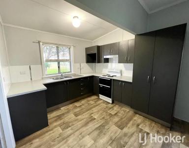 House For Lease - NSW - Inverell - 2360 - Edge-of-town Cottage with Charming Views  (Image 2)