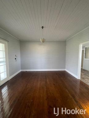 House For Lease - NSW - Inverell - 2360 - Edge-of-town Cottage with Charming Views  (Image 2)