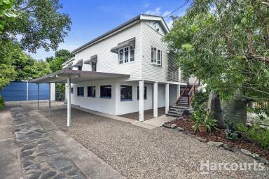 House Auction - QLD - Urangan - 4655 - Premiere Location + La Grande Dame = Opportunity  (Image 2)