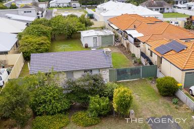 House For Sale - WA - Busselton - 6280 - OPPORTUNITY KNOCKS IN TOWN CENTRE  (Image 2)