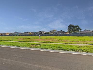 Residential Block For Sale - VIC - East Bairnsdale - 3875 - LEVEL AND READY TO BUILD  (Image 2)