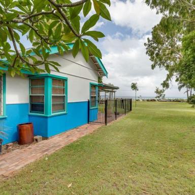 House For Lease - QLD - Slade Point - 4740 - 2 Bedroom Beachside Cottage in Slade Point  (Image 2)