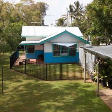 House For Lease - QLD - Slade Point - 4740 - 2 Bedroom Beachside Cottage in Slade Point  (Image 2)