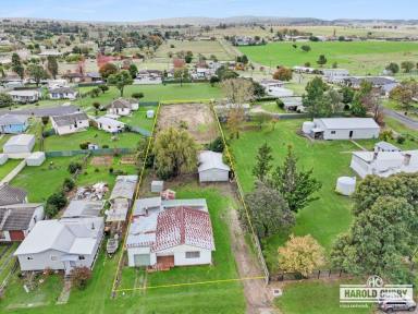 House For Sale - NSW - Tenterfield - 2372 - Renovate & Reward Yourself.....  (Image 2)
