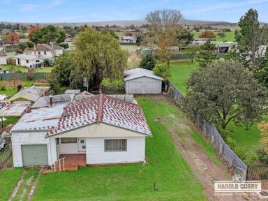 House For Sale - NSW - Tenterfield - 2372 - Renovate & Reward Yourself.....  (Image 2)