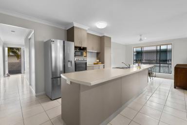 House For Sale - QLD - Glenella - 4740 - MODERN ENTERTAINER IN POPULAR GLENELLA  (Image 2)