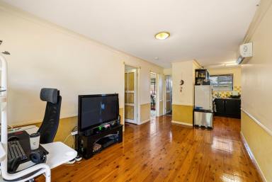 Unit For Lease - QLD - Mount Lofty - 4350 - Neat & Tidy Brick Unit in Great Location  (Image 2)