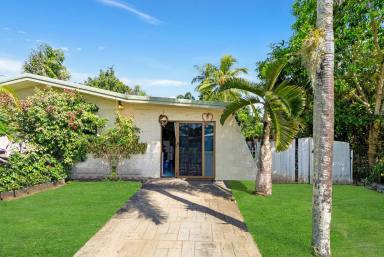 House For Sale - QLD - Bentley Park - 4869 - BLOCK SHED WITH VEHICLE ACCESS  (Image 2)