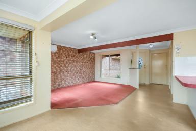 Unit For Lease - QLD - Kearneys Spring - 4350 - Spacious & Stylish Townhouse Living in Kearneys Spring!  (Image 2)