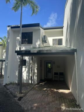 Townhouse For Sale - QLD - Blacks Beach - 4740 - Resort Style Living on the Beach!  (Image 2)