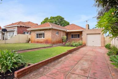 House For Sale - WA - St James - 6102 - In a Word: Classic  (Image 2)