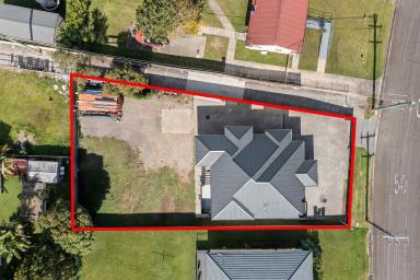 House For Sale - NSW - Unanderra - 2526 - Impressive Family Home + DA Approval for Second Dwelling!  (Image 2)