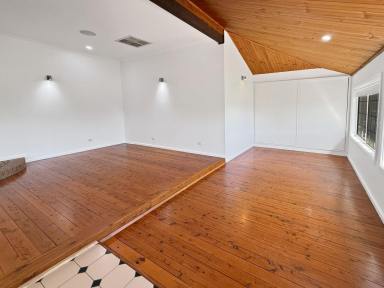 House For Sale - NSW - Leeton - 2705 - ENTERTAINERS DELIGHT  (Image 2)